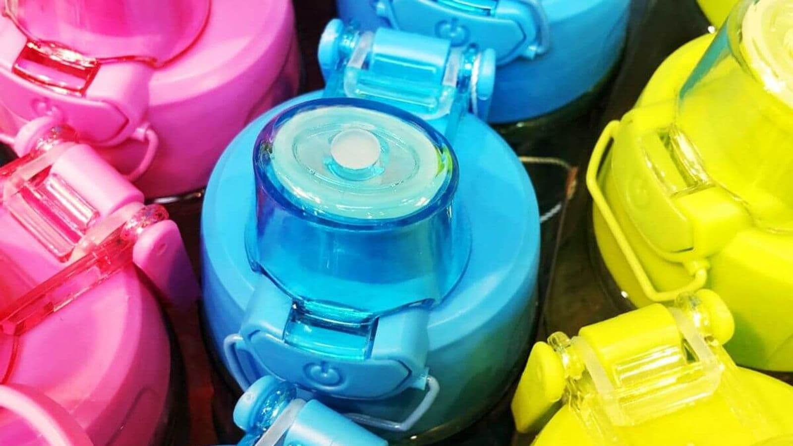 Cómo lavar tu botella de agua reutilizable: SAIA lo cuenta en ‘RAC1’
