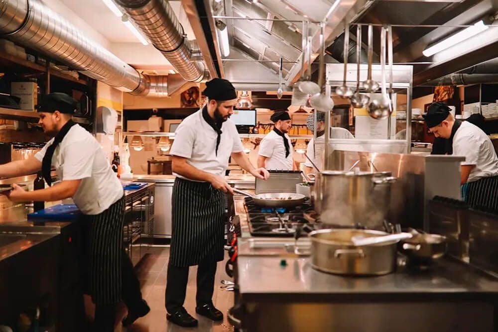 Dark kitchen: qué son y sus retos en seguridad alimentaria