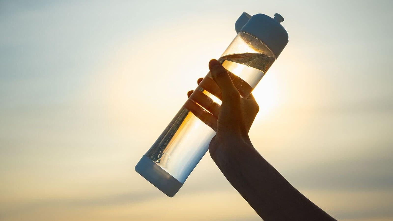 El peligro de las botellas de agua reutilizables: SAIA lo cuenta en la ‘COPE’