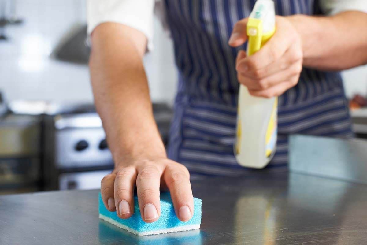 Limpieza en restaurantes: buenas prácticas para cumplir la normativa