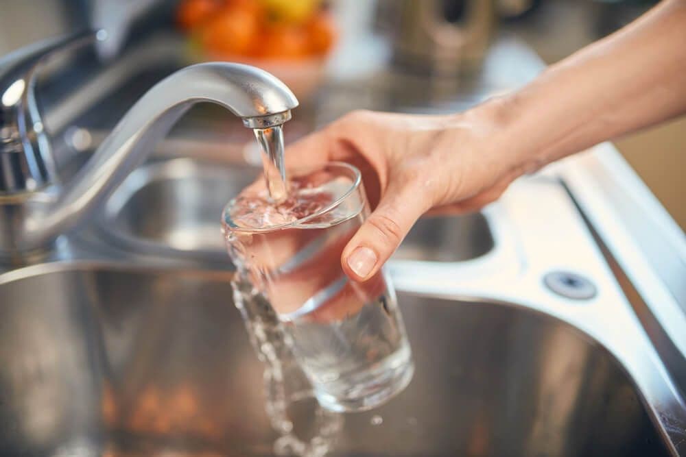 Peligros de el agua del grifo mal conservada: SAIA lo cuenta en ‘La Vanguardia’